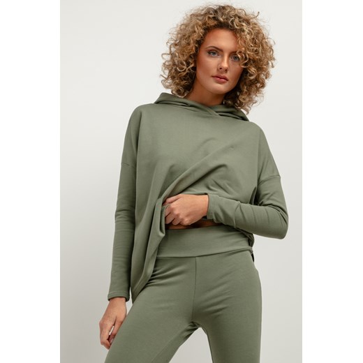 Luźna bluza damska o obszernym kroju - zielona ze sklepu Cudmoda w kategorii Bluzy damskie - zdjęcie 179659659