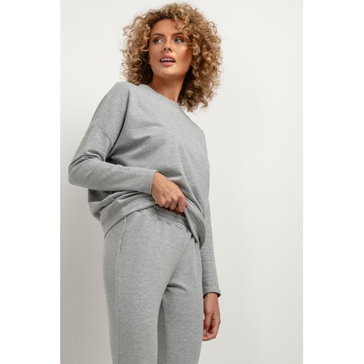 Prosta bluza damska z dzianiny - jasnoszara ze sklepu Cudmoda w kategorii Bluzy damskie - zdjęcie 179659669