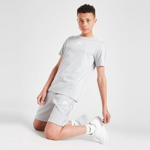 NIKE T-SHIRT TAPE TEE GRY ze sklepu JD Sports  w kategorii T-shirty chłopięce - zdjęcie 179670507