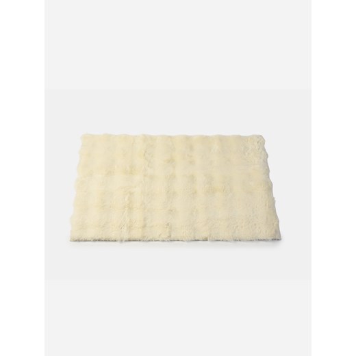 Sinsay - Dywan z miękkim długim włosiem - kremowy Sinsay One Size Sinsay