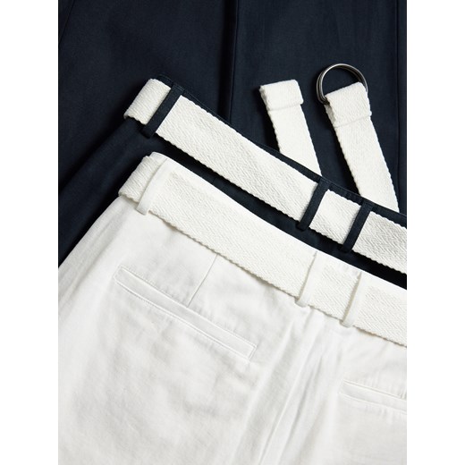 Reserved - Spodnie slim fit z paskiem - złamana biel Reserved M Reserved