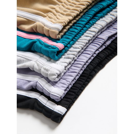 Reserved - Dresowe szorty z lampasem - czarny Reserved 134 (8 lat) Reserved