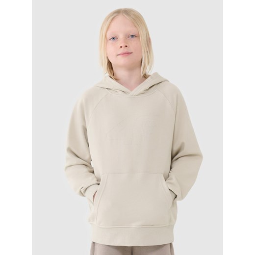 Chłopięca bluza dresowa nierozpinana z kapturem 4F 4FJWSS25TSWSM1712 - beżowa ze sklepu Sportstylestory.com w kategorii Bluzy chłopięce - zdjęcie 179684967