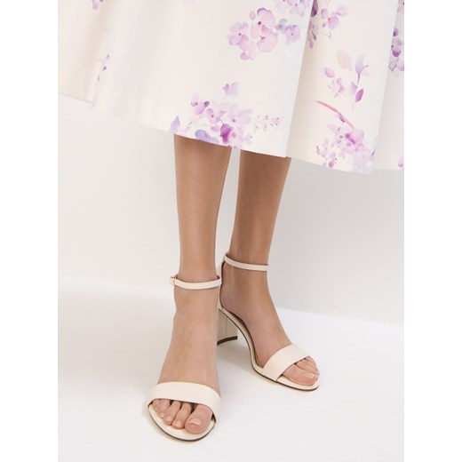 Mohito - Sandały na słupku - beżowy Mohito 39 Mohito