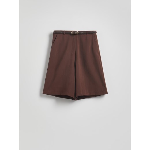 Reserved - Szorty bermudy z paskiem - ciemnobrązowy Reserved XS Reserved