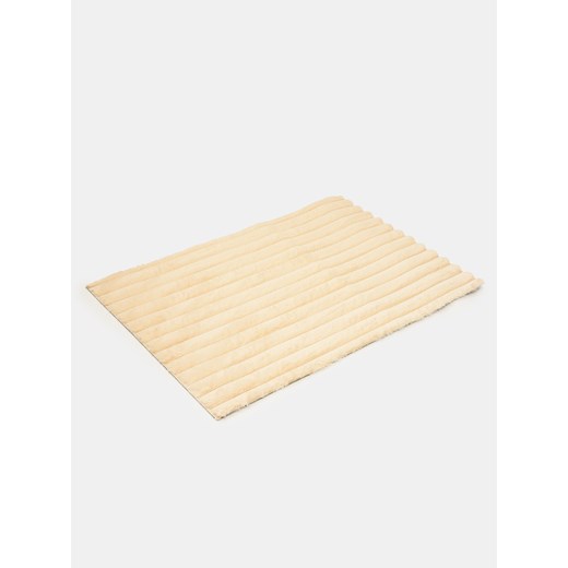 Sinsay - Dywan z miękkim włosiem przeszywanym w paski - kremowy Sinsay One Size Sinsay