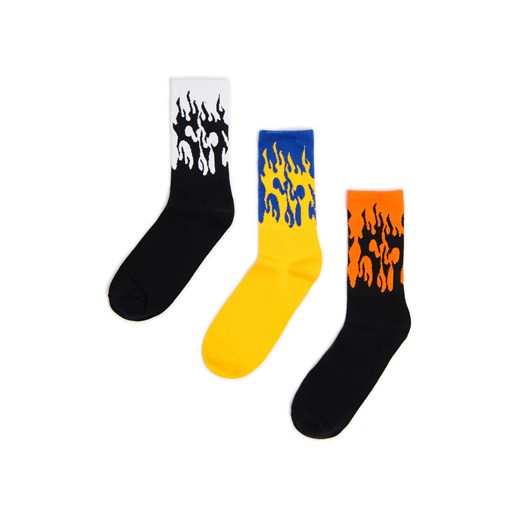 Cropp - 3 pack skarpet z motywem płomieni - wielobarwny ze sklepu Cropp w kategorii Skarpetki męskie - zdjęcie 179706679