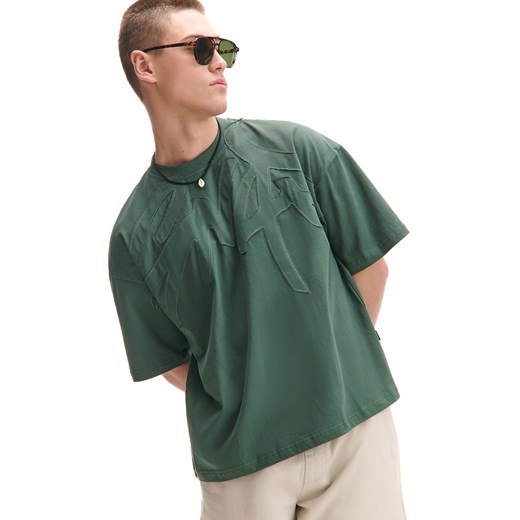 Cropp - Zielona koszulka boxy z aplikacją - zielony ze sklepu Cropp w kategorii T-shirty męskie - zdjęcie 179706686