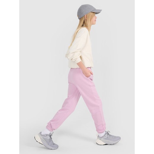 Dziewczęce spodnie dresowe joggery 4F 4FJWSS25TTROF1187 - różowe ze sklepu Sportstylestory.com w kategorii Spodnie dziewczęce - zdjęcie 179707769