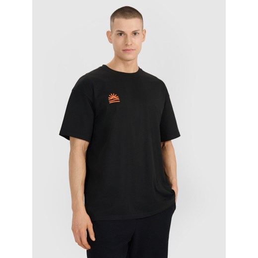 Męski t-shirt oversize z nadrukiem 4F 4FWSS25TTSHM1985 - czarny ze sklepu Sportstylestory.com w kategorii T-shirty męskie - zdjęcie 179708338