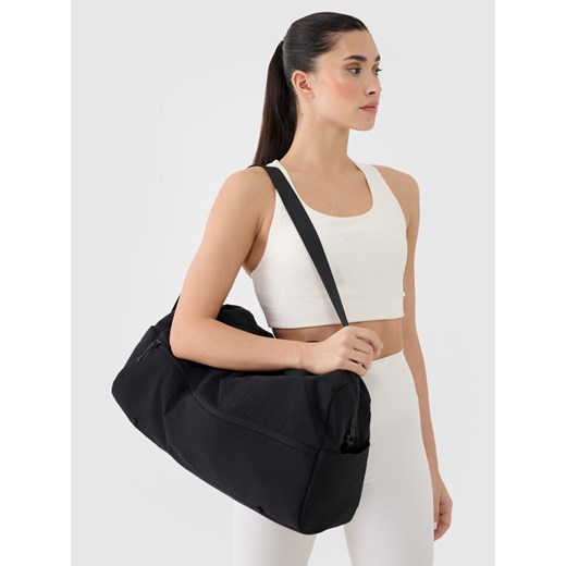 Torba treningowa 4F 4FWSS25ATBAU016 - czarna ze sklepu Sportstylestory.com w kategorii Torby sportowe - zdjęcie 179708819