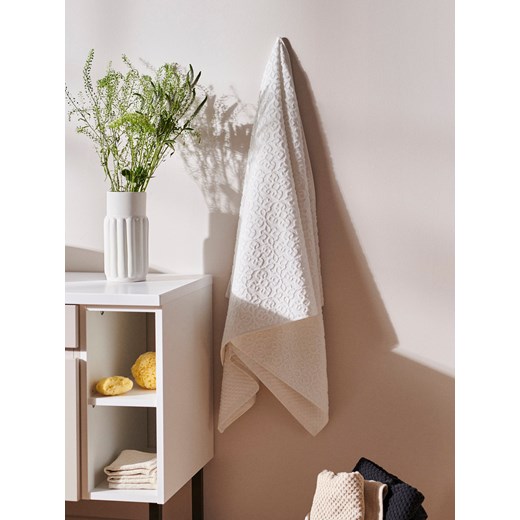 Sinsay - Ręcznik z żakardowym wzorem - kremowy Sinsay One Size Sinsay