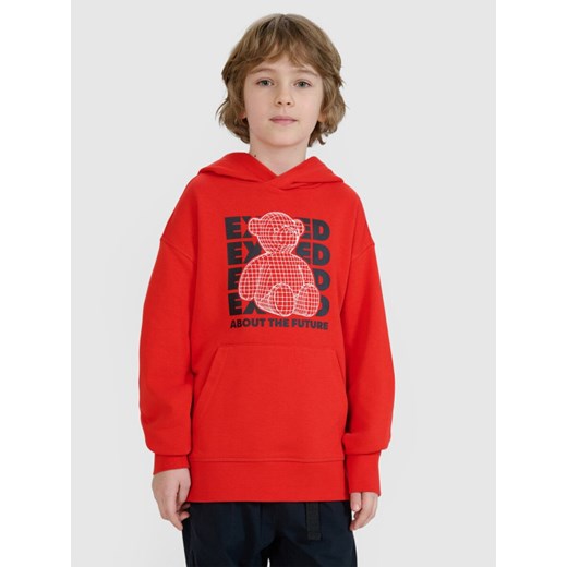 Chłopięca bluza dresowa z kapturem nierozpinana 4FJRSS25TSWSM2234 - czerwona ze sklepu Sportstylestory.com w kategorii Bluzy chłopięce - zdjęcie 179732897