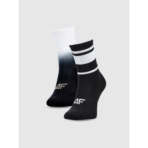 Chłopięce skarpetki casual (2-pack) 4F 4FJWSS25USOCM435 - czarne ze sklepu Sportstylestory.com w kategorii Skarpetki dziecięce - zdjęcie 179733076