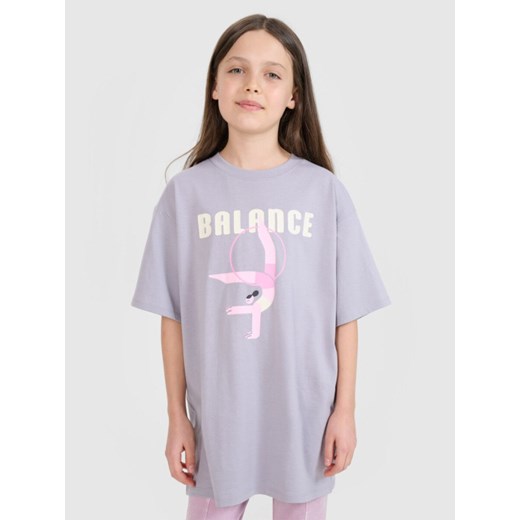 Dziewczęcy t-shirt z nadrukiem 4F 4FJRSS25TTSHF2646 - szary ze sklepu Sportstylestory.com w kategorii Bluzki dziewczęce - zdjęcie 179733347