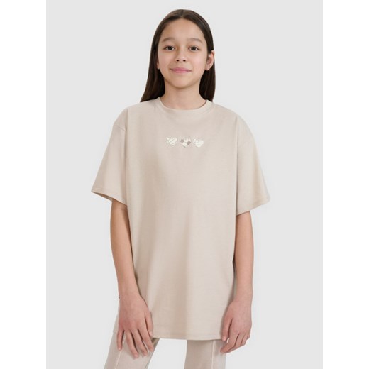 Dziewczęcy t-shirt z nadrukiem 4F 4FJRSS25TTSHF2656 - beżowy ze sklepu Sportstylestory.com w kategorii Bluzki dziewczęce - zdjęcie 179733417