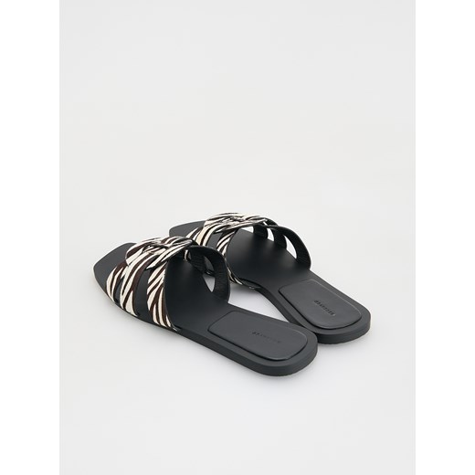 Reserved - Skórzane klapki z włosem - wielobarwny Reserved 37 Reserved