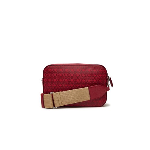 Listonoszka Coccinelle w stylu młodzieżowym 