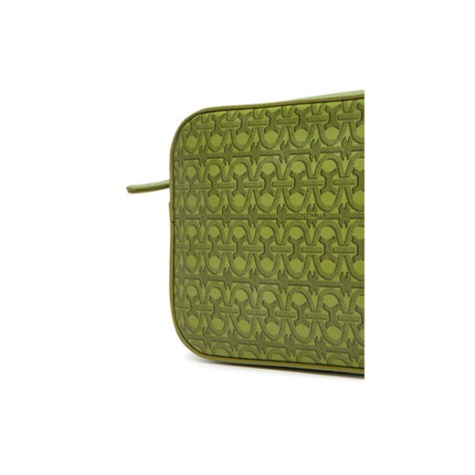 Listonoszka Coccinelle na ramię matowa 