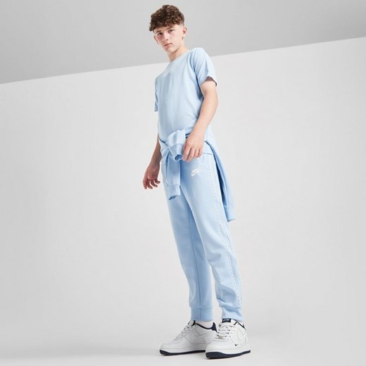NIKE SPODNIE TAPE PANTS BLU ze sklepu JD Sports  w kategorii Spodnie chłopięce - zdjęcie 179791125