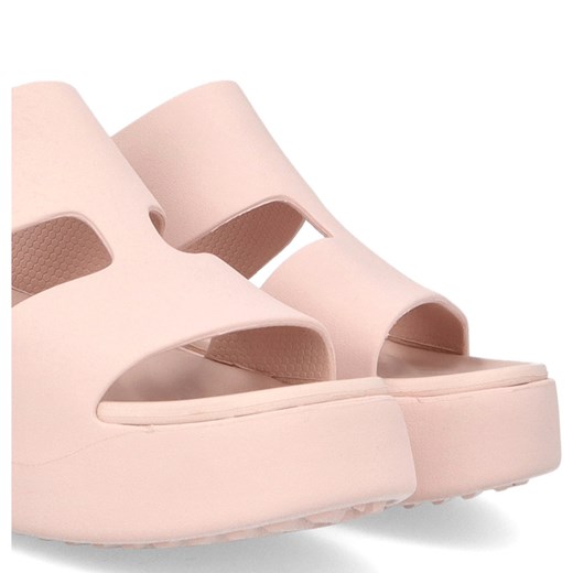 Różowe klapki damskie Crocs na platformie z gumy casualowe