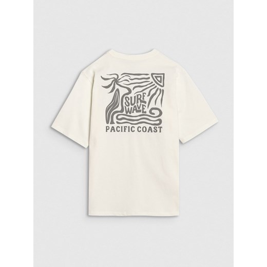 Chłopięcy t-shirt z nadrukiem 4FJRSS25TTSHM2866 - biały ze sklepu Sportstylestory.com w kategorii T-shirty chłopięce - zdjęcie 179791859