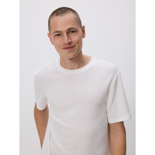 Reserved - Strukturalny t-shirt regular - złamana biel ze sklepu Reserved w kategorii T-shirty męskie - zdjęcie 179797796