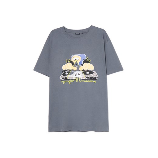 Cropp - Koszulka z nadrukiem DJ - szary ze sklepu Cropp w kategorii T-shirty męskie - zdjęcie 179811655
