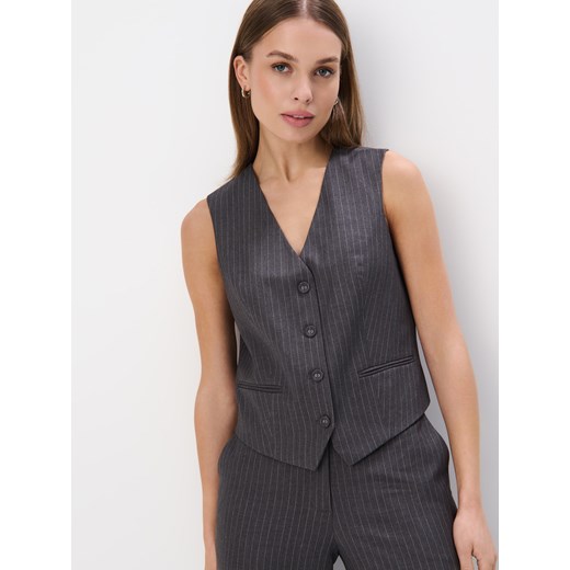 Mohito - Elegancka szara kamizelka w paski - szary ze sklepu Mohito w kategorii Kamizelki damskie - zdjęcie 179818306