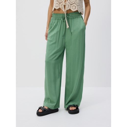 Reserved - Szerokie spodnie z wiskozy - jasnozielony ze sklepu Reserved w kategorii Spodnie damskie - zdjęcie 179818387