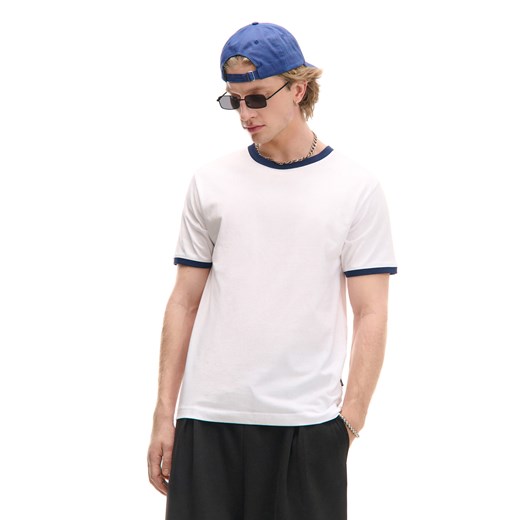 Cropp - Biała koszulka z dekoracyjnymi brzegami - granatowy ze sklepu Cropp w kategorii T-shirty męskie - zdjęcie 179828288