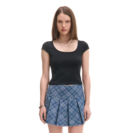 Cropp - Czarny T-shirt z kwadratowym dekoltem - czarny ze sklepu Cropp w kategorii Bluzki damskie - zdjęcie 179828309