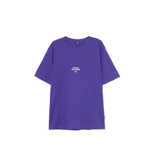 Cropp - Fioletowa koszulka z napisem - niebieski ze sklepu Cropp w kategorii T-shirty męskie - zdjęcie 179837005