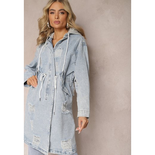 Jasnoniebieska Długa Kurtka Jeansowa z Bawełny z Przetarciami i Troczkiem w Talii Rileni ze sklepu renee.pl w kategorii Kurtki damskie - zdjęcie 179883576