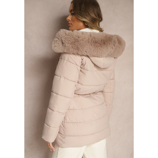 Beżowa Kurtka o Długim Kroju z Kapturem i Futerkiem Ozdobiona Pikowaniem Renee M wyprzedaż renee.pl