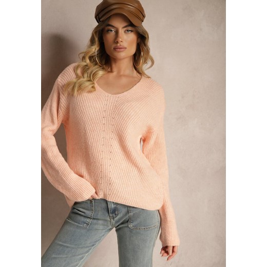 Jasnoróżowy Sweter w Klasycznym Stylu z Trójkątnym Dekoltem  Omelisa ze sklepu renee.pl w kategorii Swetry damskie - zdjęcie 179927676