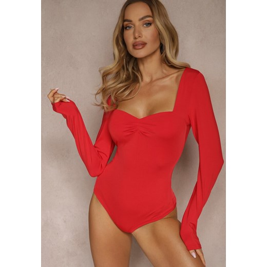 Czerwone Body Longsleeve z Wiskozą z Ozdobnym Marszczeniem Ninaviria ze sklepu renee.pl w kategorii Bluzki damskie - zdjęcie 179946315