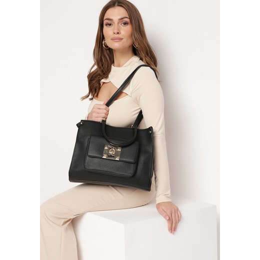 Czarna Torebka z Ekoskóry z Naszytą Kieszenią i Metalicznymi Okuciami Htilia ze sklepu born2be.pl w kategorii Torby Shopper bag - zdjęcie 180037015