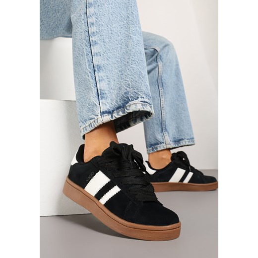 Czarno-Białe Sneakersy w Stylu Klasycznych Tenisówek z Ozdobnymi Paskami Neveza ze sklepu born2be.pl w kategorii Buty sportowe damskie - zdjęcie 180169306