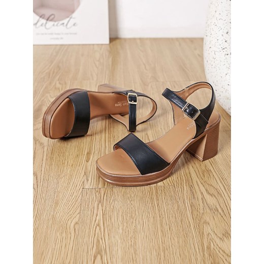 Sandały damskie Sixth Sens z klamrą 