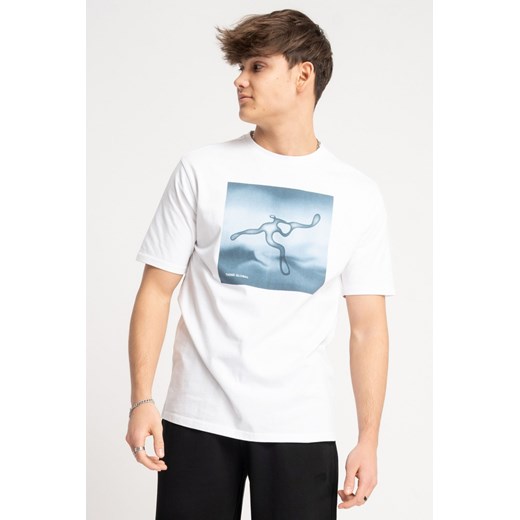 Biały t-shirt z autorską grafiką z przodu, kolor - biały, rozmiar - 140 ze sklepu REPORTER w kategorii T-shirty chłopięce - zdjęcie 180175119