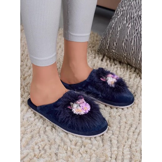 Royalfashion Damskie futrzane kapcie z kwiatami Ederra ze sklepu royalfashion.pl w kategorii Kapcie damskie - zdjęcie 180182775