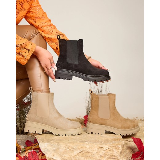 Royalfashion Czarne damskie ocieplane botki Comfy Walk ze sklepu royalfashion.pl w kategorii Botki - zdjęcie 180186006