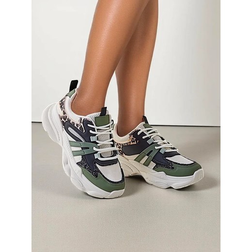 Royalfashion Sportowe sneakersy damskie na grubszej podeszwie Aimo ze sklepu royalfashion.pl w kategorii Buty sportowe damskie - zdjęcie 180190228