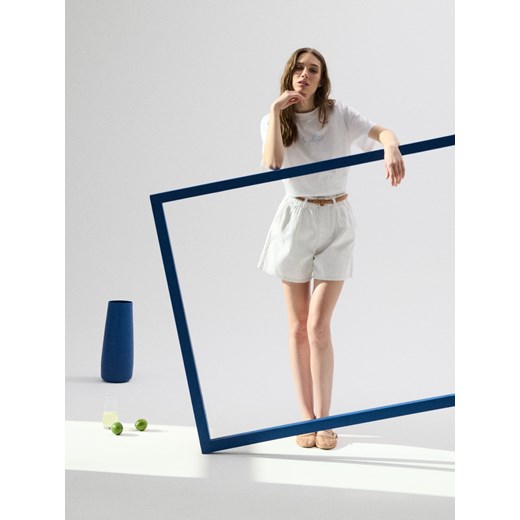 Szorty białe Sinsay jeansowe 