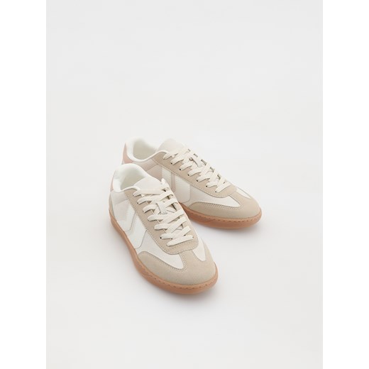 Reserved - Sneakersy na płaskiej podeszwie - biały ze sklepu Reserved w kategorii Buty sportowe damskie - zdjęcie 180214688
