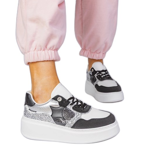 Czarne sneakersy z brokatem ze sklepu ButyModne.pl w kategorii Buty sportowe damskie - zdjęcie 180222369