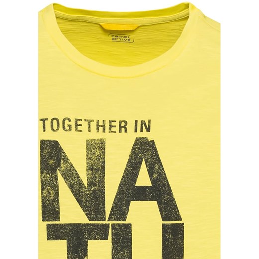 T-shirt męski żółty Camel Active z krótkim rękawem z napisami 
