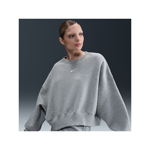 Damska bluza dresowa z półokrągłym dekoltem o dodatkowo powiększonym kroju Nike Sportswear Phoenix Fleece - Szary ze sklepu Nike poland w kategorii Bluzy damskie - zdjęcie 180247129