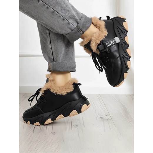 Czarne sportowe sneakersy damskie z futerkiem Nonua- Obuwie ze sklepu royalfashion.pl w kategorii Buty sportowe damskie - zdjęcie 180249529